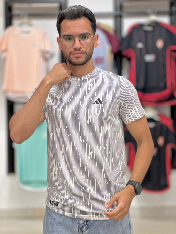 ⁦تيشيرت اديداس خطوط ليكرا⁩ - الصورة ⁦3⁩