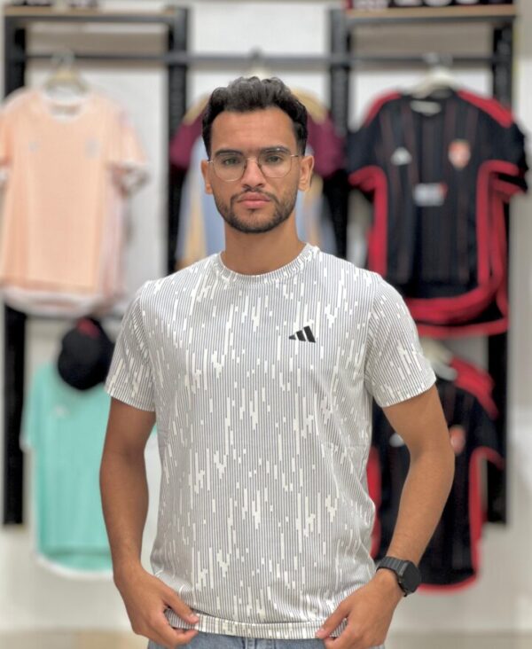 ⁦تيشيرت اديداس خطوط ليكرا⁩ - الصورة ⁦2⁩