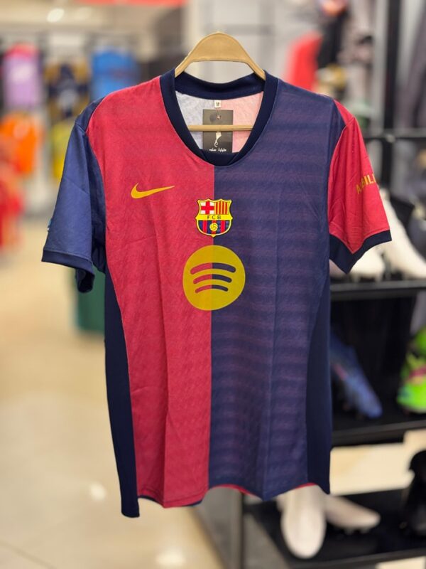 تيشيرت برشلونة ملعب لوجو 3دي 2025