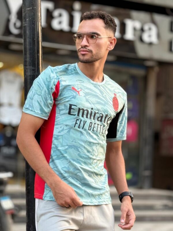 ⁦تيشيرت ايسي ميلان ملعب 2026⁩ - الصورة ⁦4⁩