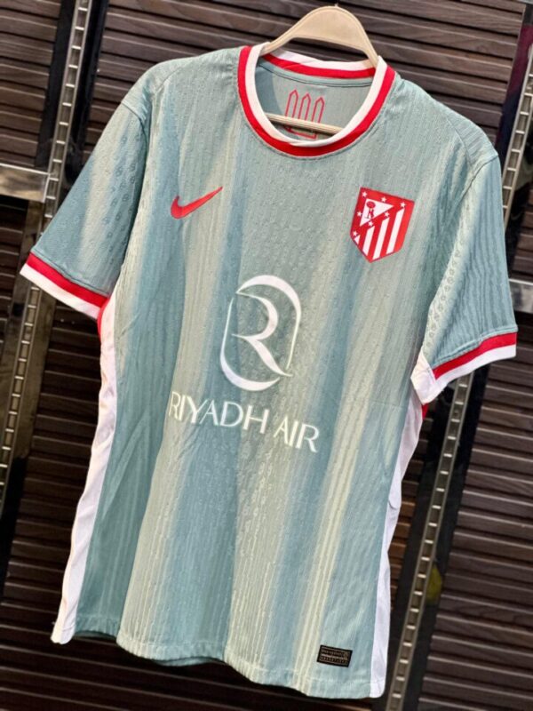 ⁦تيشيرت اتلتيكو مدريد اورجينال 2025⁩ - الصورة ⁦10⁩