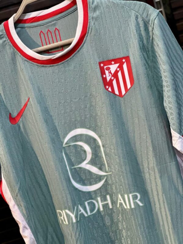 ⁦تيشيرت اتلتيكو مدريد اورجينال 2025⁩ - الصورة ⁦9⁩